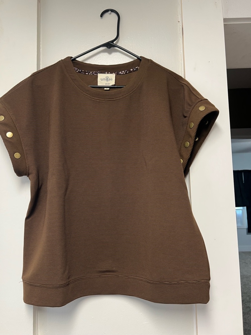 Umgee Brown Short Sleeve Top with Snap-Trim Sleeves